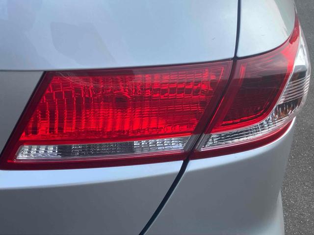オデッセイ Ｍファインスピリット　全周囲カメラ　ナビ　ＨＩＤ　キーレスエントリー　電動格納ミラー　３列シート　ＣＶＴ　アルミホイール　ＣＤ　ＤＶＤ再生　Ｂｌｕｅｔｏｏｔｈ　盗難防止システム　衝突安全ボディ　ＡＢＳ　エアコン（21枚目）