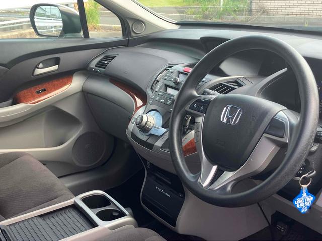 オデッセイ Ｍファインスピリット　全周囲カメラ　ナビ　ＨＩＤ　キーレスエントリー　電動格納ミラー　３列シート　ＣＶＴ　アルミホイール　ＣＤ　ＤＶＤ再生　Ｂｌｕｅｔｏｏｔｈ　盗難防止システム　衝突安全ボディ　ＡＢＳ　エアコン（28枚目）