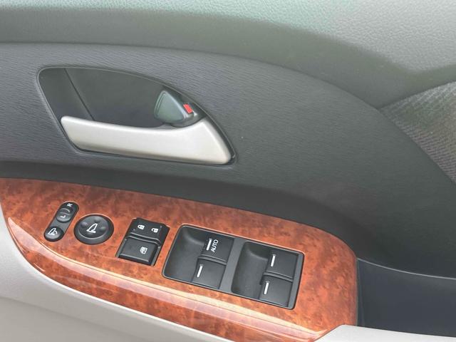 オデッセイ Ｍファインスピリット　全周囲カメラ　ナビ　ＨＩＤ　キーレスエントリー　電動格納ミラー　３列シート　ＣＶＴ　アルミホイール　ＣＤ　ＤＶＤ再生　Ｂｌｕｅｔｏｏｔｈ　盗難防止システム　衝突安全ボディ　ＡＢＳ　エアコン（29枚目）