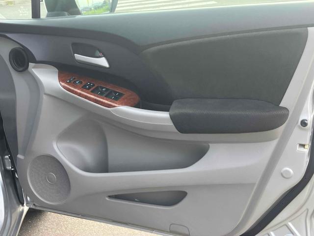 オデッセイ Ｍファインスピリット　全周囲カメラ　ナビ　ＨＩＤ　キーレスエントリー　電動格納ミラー　３列シート　ＣＶＴ　アルミホイール　ＣＤ　ＤＶＤ再生　Ｂｌｕｅｔｏｏｔｈ　盗難防止システム　衝突安全ボディ　ＡＢＳ　エアコン（30枚目）