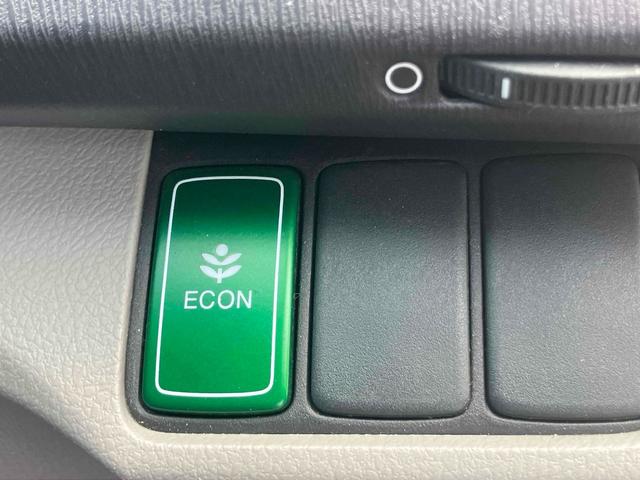 オデッセイ Ｍファインスピリット　全周囲カメラ　ナビ　ＨＩＤ　キーレスエントリー　電動格納ミラー　３列シート　ＣＶＴ　アルミホイール　ＣＤ　ＤＶＤ再生　Ｂｌｕｅｔｏｏｔｈ　盗難防止システム　衝突安全ボディ　ＡＢＳ　エアコン（31枚目）