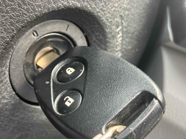 オデッセイ Ｍファインスピリット　全周囲カメラ　ナビ　ＨＩＤ　キーレスエントリー　電動格納ミラー　３列シート　ＣＶＴ　アルミホイール　ＣＤ　ＤＶＤ再生　Ｂｌｕｅｔｏｏｔｈ　盗難防止システム　衝突安全ボディ　ＡＢＳ　エアコン（32枚目）