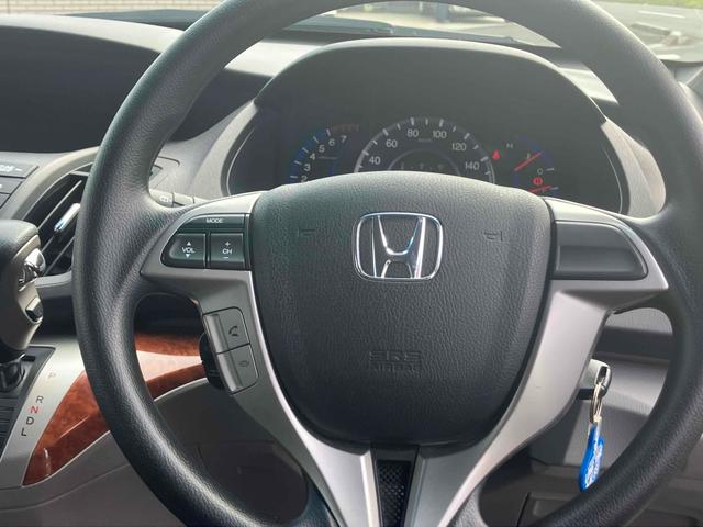 オデッセイ Ｍファインスピリット　全周囲カメラ　ナビ　ＨＩＤ　キーレスエントリー　電動格納ミラー　３列シート　ＣＶＴ　アルミホイール　ＣＤ　ＤＶＤ再生　Ｂｌｕｅｔｏｏｔｈ　盗難防止システム　衝突安全ボディ　ＡＢＳ　エアコン（33枚目）