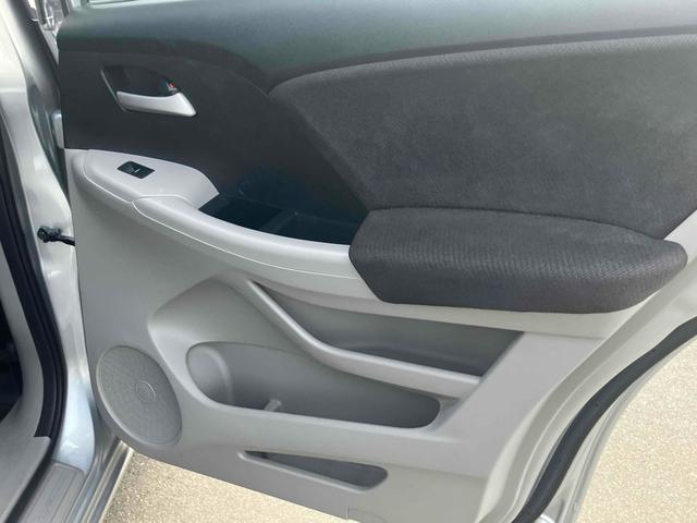 オデッセイ Ｍファインスピリット　全周囲カメラ　ナビ　ＨＩＤ　キーレスエントリー　電動格納ミラー　３列シート　ＣＶＴ　アルミホイール　ＣＤ　ＤＶＤ再生　Ｂｌｕｅｔｏｏｔｈ　盗難防止システム　衝突安全ボディ　ＡＢＳ　エアコン（50枚目）