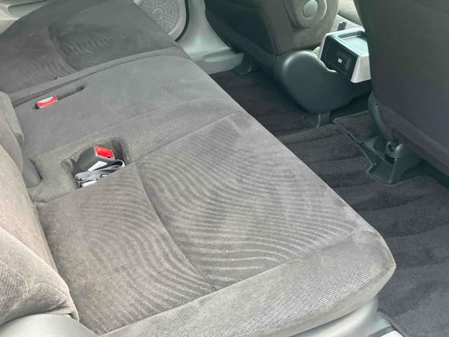 オデッセイ Ｍファインスピリット　全周囲カメラ　ナビ　ＨＩＤ　キーレスエントリー　電動格納ミラー　３列シート　ＣＶＴ　アルミホイール　ＣＤ　ＤＶＤ再生　Ｂｌｕｅｔｏｏｔｈ　盗難防止システム　衝突安全ボディ　ＡＢＳ　エアコン（51枚目）