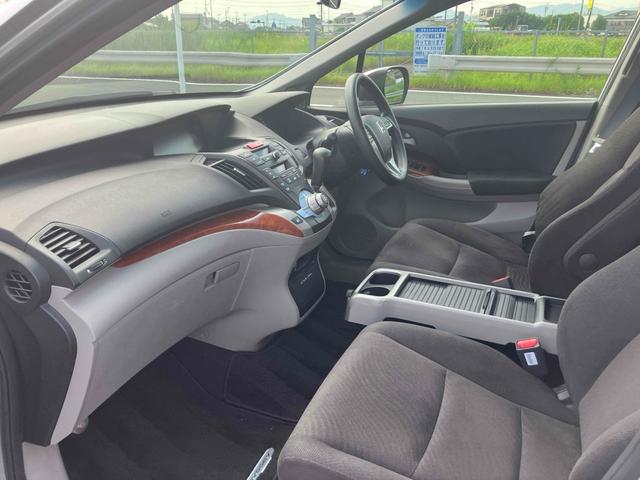 オデッセイ Ｍファインスピリット　全周囲カメラ　ナビ　ＨＩＤ　キーレスエントリー　電動格納ミラー　３列シート　ＣＶＴ　アルミホイール　ＣＤ　ＤＶＤ再生　Ｂｌｕｅｔｏｏｔｈ　盗難防止システム　衝突安全ボディ　ＡＢＳ　エアコン（59枚目）