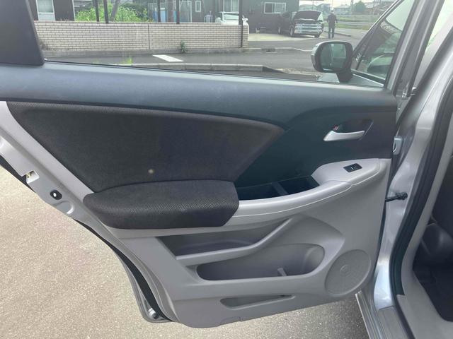 オデッセイ Ｍファインスピリット　全周囲カメラ　ナビ　ＨＩＤ　キーレスエントリー　電動格納ミラー　３列シート　ＣＶＴ　アルミホイール　ＣＤ　ＤＶＤ再生　Ｂｌｕｅｔｏｏｔｈ　盗難防止システム　衝突安全ボディ　ＡＢＳ　エアコン（60枚目）