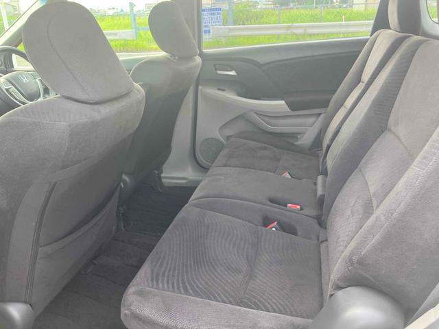 オデッセイ Ｍファインスピリット　全周囲カメラ　ナビ　ＨＩＤ　キーレスエントリー　電動格納ミラー　３列シート　ＣＶＴ　アルミホイール　ＣＤ　ＤＶＤ再生　Ｂｌｕｅｔｏｏｔｈ　盗難防止システム　衝突安全ボディ　ＡＢＳ　エアコン（61枚目）