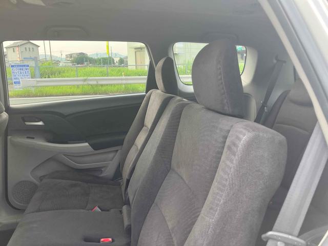 オデッセイ Ｍファインスピリット　全周囲カメラ　ナビ　ＨＩＤ　キーレスエントリー　電動格納ミラー　３列シート　ＣＶＴ　アルミホイール　ＣＤ　ＤＶＤ再生　Ｂｌｕｅｔｏｏｔｈ　盗難防止システム　衝突安全ボディ　ＡＢＳ　エアコン（62枚目）