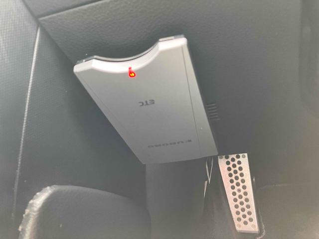 フェアレディＺ ロードスター　オープンカー　ＥＴＣ　バックカメラ　ナビ　ＨＩＤ　ＡＴ　キーレスエントリー　電動格納ミラー　アルミホイール　盗難防止システム　衝突安全ボディ　ＡＢＳ　Ｂｌｕｅｔｏｏｔｈ　エアコン　パワーステアリング（10枚目）