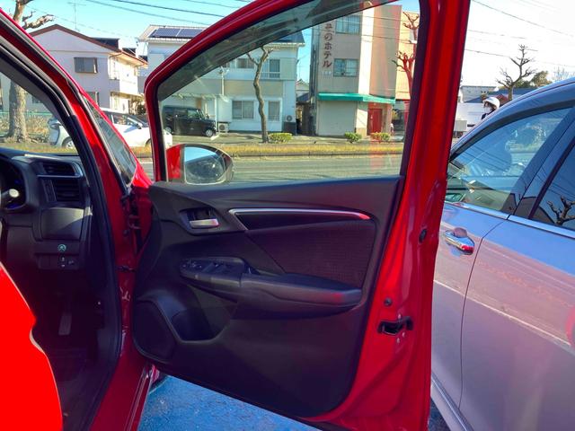 フィットハイブリッド Ｆパッケージ　ハイブリッド　ＥＴＣ　バックカメラ　ナビ　ＴＶ　スマートキー　電動格納ミラー　ＡＴ　盗難防止システム　衝突安全ボディ　ＣＤ　ＵＳＢ　ミュージックプレイヤー接続可　Ｂｌｕｅｔｏｏｔｈ　ＡＢＳ　ＥＳＣ（33枚目）