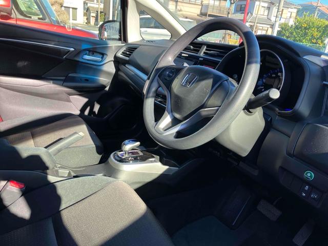 フィットハイブリッド Ｆパッケージ　ハイブリッド　ＥＴＣ　バックカメラ　ナビ　ＴＶ　スマートキー　電動格納ミラー　ＡＴ　盗難防止システム　衝突安全ボディ　ＣＤ　ＵＳＢ　ミュージックプレイヤー接続可　Ｂｌｕｅｔｏｏｔｈ　ＡＢＳ　ＥＳＣ（37枚目）