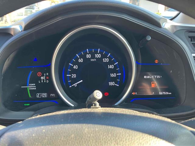 フィットハイブリッド Ｆパッケージ　ハイブリッド　ＥＴＣ　バックカメラ　ナビ　ＴＶ　スマートキー　電動格納ミラー　ＡＴ　盗難防止システム　衝突安全ボディ　ＣＤ　ＵＳＢ　ミュージックプレイヤー接続可　Ｂｌｕｅｔｏｏｔｈ　ＡＢＳ　ＥＳＣ（39枚目）