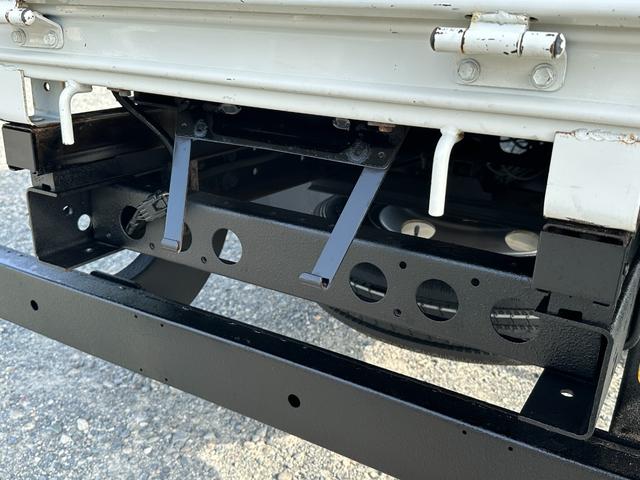 デュトロ 　２ｔ　平ボディ　ワイド超ロング　アイドリングストップ車　左電動格納ミラー　５Ｍ超ロングボディ　ＰＣＳ　ＥＳスタート　車線逸脱警報装置　荷台内寸長５，０００ｍｍ　幅１，９００ｍｍ（31枚目）
