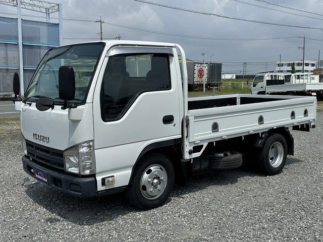 エルフトラック 　２ｔ全低床　平ボディ　坂道発進補助装置　荷台床塗装済　外装仕上済　下回り防錆処理済　ＰＳ　ＰＷ　ＡＢＳ　ＡＳＲ　ＥＴＣ　荷台内寸Ｌ３，１１０　Ｗ１，６００（2枚目）