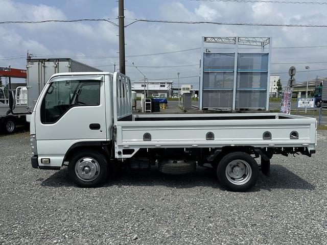 エルフトラック 　２ｔ全低床　平ボディ　坂道発進補助装置　荷台床塗装済　外装仕上済　下回り防錆処理済　ＰＳ　ＰＷ　ＡＢＳ　ＡＳＲ　ＥＴＣ　荷台内寸Ｌ３，１１０　Ｗ１，６００（8枚目）