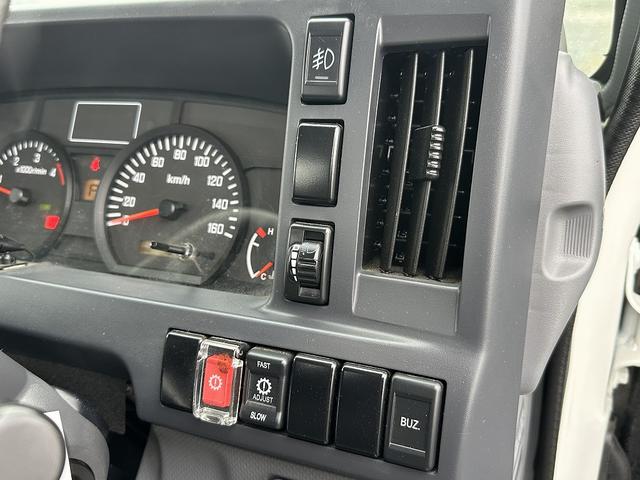 タイタントラック 　ＥＴＣ／ＡＳＲ／左電動格納ミラー／パイオニア製社外ナビ／Ｂｌｕｅｔｏｏｔｈ　Ａｕｄｉｏ／アイドリングストップ／フォグランプ付／リアダブルタイヤ／ミックスタイヤ装備（48枚目）