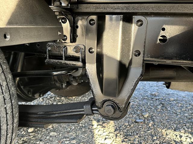 アトラストラック ２ｔ積載／全低床／フルハーフ製アルミバン　ＰＳ／ＰＷ／ＡＢＳ／ＥＴＣ／ＥＨＳ／バックモニター／サイドマーカー／左電動格納ミラー／フルハーフ（ＤＮＫ－Ｔ３ＤＲ０１９）／メッキグリル／カラーバンパー（26枚目）