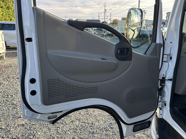 アトラストラック ２ｔ積載／全低床／フルハーフ製アルミバン　ＰＳ／ＰＷ／ＡＢＳ／ＥＴＣ／ＥＨＳ／バックモニター／サイドマーカー／左電動格納ミラー／フルハーフ（ＤＮＫ－Ｔ３ＤＲ０１９）／メッキグリル／カラーバンパー（39枚目）