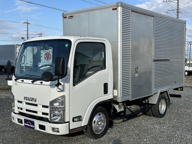 エルフトラック 全低床／アルミバン　１．９ｔ積載／標準セミロング／ＡＢＳ／ＡＳＲ／サイドドア付／バックカメラ／フォグランプ／サイドマーカー／アイドリングストップ／左電動格納ミラー（2枚目）