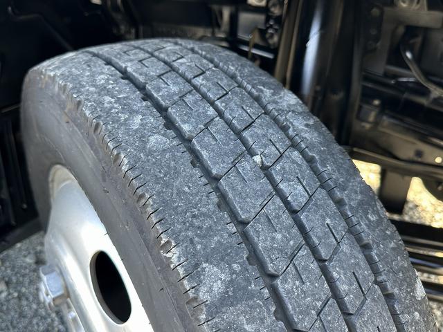 エルフトラック 全低床／アルミバン　１．９ｔ積載／標準セミロング／ＡＢＳ／ＡＳＲ／サイドドア付／バックカメラ／フォグランプ／サイドマーカー／アイドリングストップ／左電動格納ミラー（22枚目）