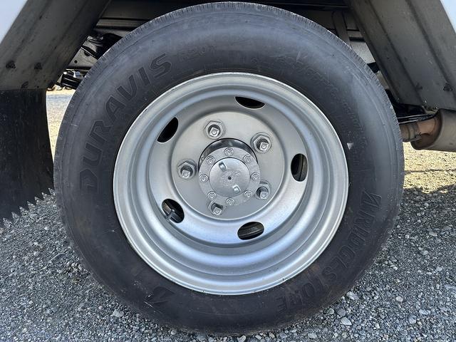 エルフトラック 全低床／アルミバン　１．９ｔ積載／標準セミロング／ＡＢＳ／ＡＳＲ／サイドドア付／バックカメラ／フォグランプ／サイドマーカー／アイドリングストップ／左電動格納ミラー（23枚目）