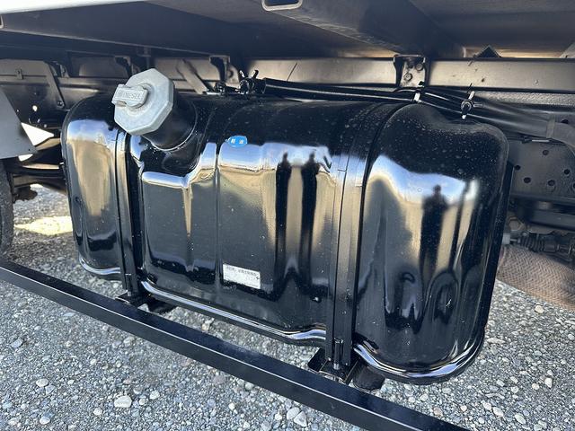 エルフトラック 全低床／アルミバン　１．９ｔ積載／標準セミロング／ＡＢＳ／ＡＳＲ／サイドドア付／バックカメラ／フォグランプ／サイドマーカー／アイドリングストップ／左電動格納ミラー（28枚目）