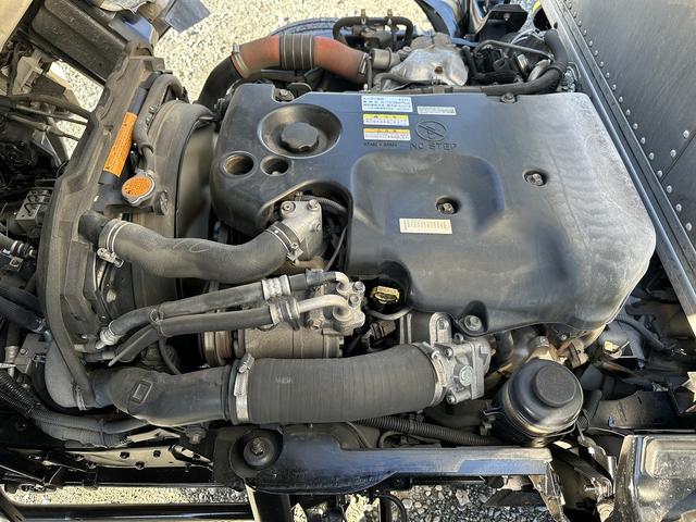 エルフトラック 全低床／アルミバン　１．９ｔ積載／標準セミロング／ＡＢＳ／ＡＳＲ／サイドドア付／バックカメラ／フォグランプ／サイドマーカー／アイドリングストップ／左電動格納ミラー（36枚目）