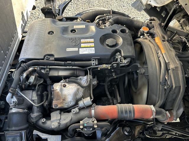 エルフトラック 全低床／アルミバン　１．９ｔ積載／標準セミロング／ＡＢＳ／ＡＳＲ／サイドドア付／バックカメラ／フォグランプ／サイドマーカー／アイドリングストップ／左電動格納ミラー（38枚目）