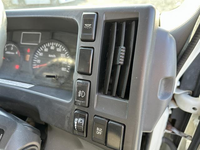 エルフトラック 全低床／アルミバン　１．９ｔ積載／標準セミロング／ＡＢＳ／ＡＳＲ／サイドドア付／バックカメラ／フォグランプ／サイドマーカー／アイドリングストップ／左電動格納ミラー（56枚目）