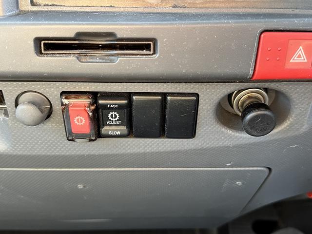 エルフトラック 全低床／アルミバン　１．９ｔ積載／標準セミロング／ＡＢＳ／ＡＳＲ／サイドドア付／バックカメラ／フォグランプ／サイドマーカー／アイドリングストップ／左電動格納ミラー（62枚目）