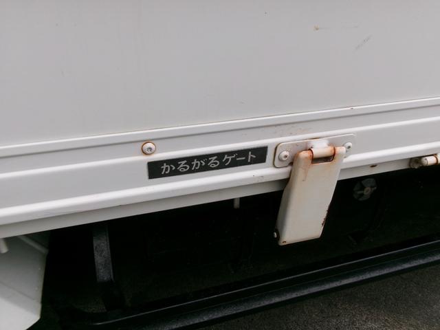 　トラック　ＡＴ　後輪ダブル　エアコン　パワーウィンドウ　カセット　荷台寸法３３００×２０００(27枚目)
