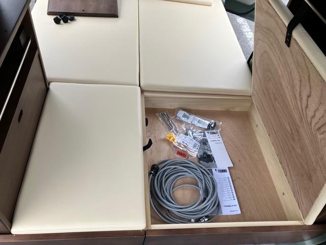 エブリイ ジョインターボ　４ＷＤ　両側オートスライドドア　Ｐスタート　軽キャンパーちょいＣａｍ豊　特別色架装　１０５Ａｈサブバッテリー電源システム　６００Ｗインバーター　走行充電＆外部１００Ｖ充電　１８０Ｗソーラー　サイドオーニング　キャリア　ナビ＆ＥＴＣ　バックカメラ（29枚目）