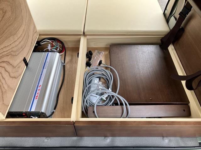 エブリイ ジョインターボ　４ＷＤ　両側オートスライドドア　Ｐスタート　軽キャンパーちょいＣａｍ豊　特別色架装　１０５Ａｈサブバッテリー電源システム　６００Ｗインバーター　走行充電＆外部１００Ｖ充電　１８０Ｗソーラー　サイドオーニング　キャリア　ナビ＆ＥＴＣ　バックカメラ（30枚目）