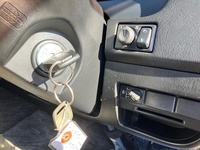 キャラバン SロングGX キャンパー特装Aパック Wエアバッグ ABS ハタナカ製グランドキャラバン ツインベッド仕様 禁煙 全長499/全幅170cm 3mサイドオーニング FFヒーター マックスファン給排気 1500Wインバーター ツインサブバッテリー 電子レンジ(52枚目)