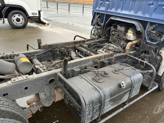 デュトロ 　深箱ダンプ　トラック　ＭＴ　ドライブレコーダー　ＥＴＣ　アイドリングストップ　エアコン　パワーステアリング　パワーウィンドウ　運転席エアバッグ（7枚目）