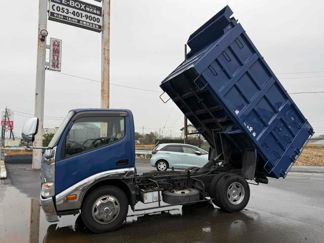 デュトロ 　深箱ダンプ　トラック　ＭＴ　ドライブレコーダー　ＥＴＣ　アイドリングストップ　エアコン　パワーステアリング　パワーウィンドウ　運転席エアバッグ（9枚目）