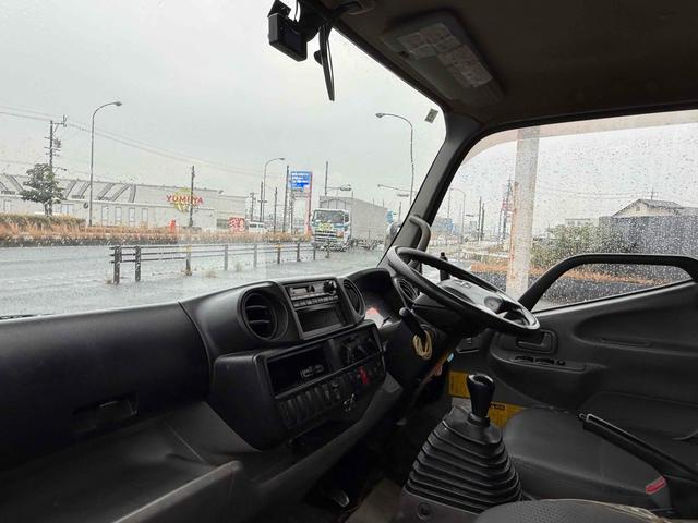 デュトロ 　深箱ダンプ　トラック　ＭＴ　ドライブレコーダー　ＥＴＣ　アイドリングストップ　エアコン　パワーステアリング　パワーウィンドウ　運転席エアバッグ（21枚目）