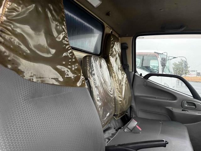 デュトロ 　深箱ダンプ　トラック　ＭＴ　ドライブレコーダー　ＥＴＣ　アイドリングストップ　エアコン　パワーステアリング　パワーウィンドウ　運転席エアバッグ（35枚目）