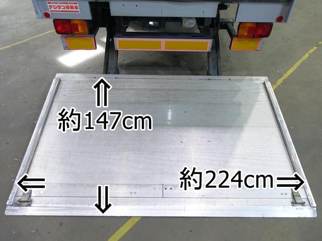 ５６番　背低　標準６２００ボデー　跳上パワーゲート１ｔ　積載　２．８ｔ　総重量７９９０ｋｇ　アルミウイング　ベット　左電動格納ミラー　バックカメラ　集中ドアロック有り　アルミウィング　車両サイズ８８０Ｘ２３１高３２１　荷台内寸６３０Ｘ２２２高２１０(7枚目)