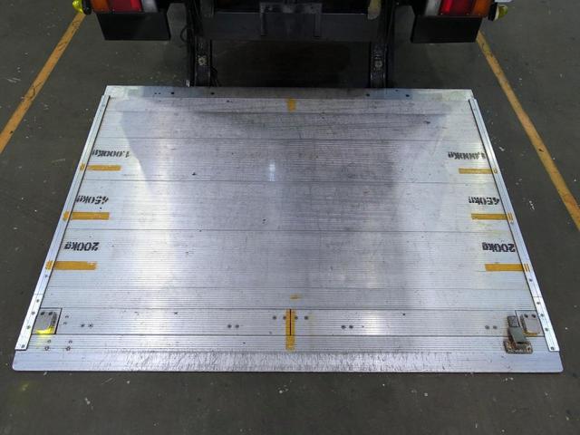 エルフトラック １１０番　パワーゲート１ｔ　背高　アルミウイング　ワイドロング　積載３．５５ｔ　総重量７９６５ｋｇ　オートマ　キーレス　集中ドアロック有り　車両サイズ６３５Ｘ２２０高３２６　荷台内寸４３０Ｘ２０８高２２１（37枚目）