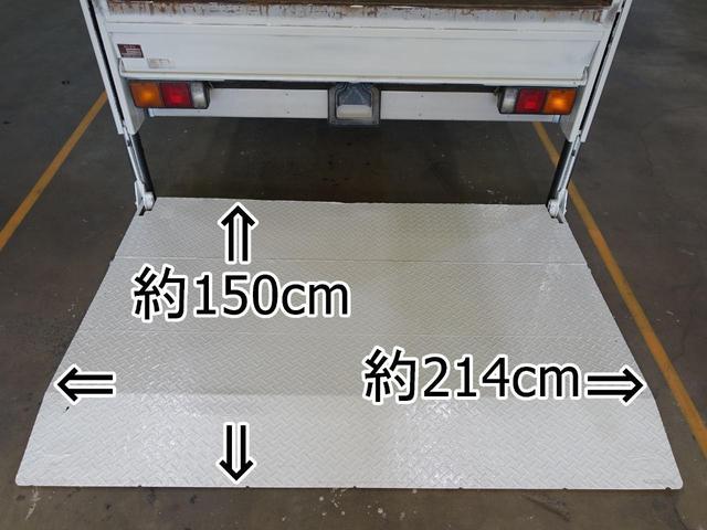 ファイター ２３６番　標準６６００ボデー　垂直パワーゲート５５０ｋｇ　３　人乗り　アルミバン　積載２．１５ｔ　総重量７９６５ｋｇ　鉄床　左電動格納ミラー　キーレス　ＨＩＤヘッドライト　バックカメラ　車両サイズ８６５Ｘ２２５高３３６　荷台内寸６６０Ｘ２１０高２２８（7枚目）