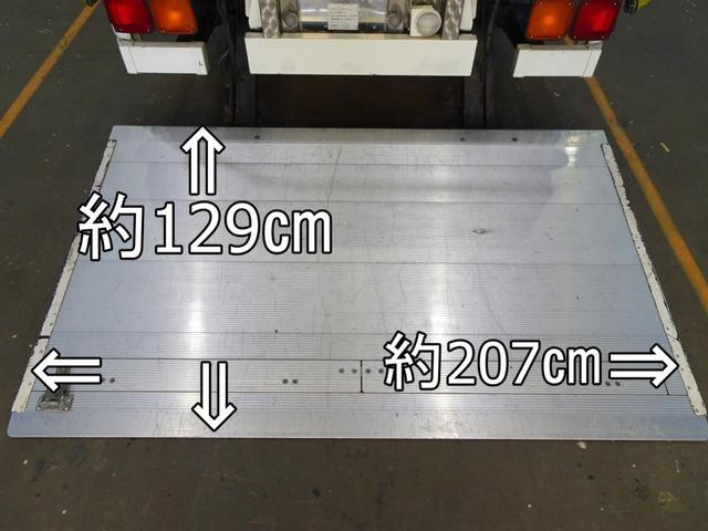 キャンター ２６８番　跳上パワーゲート１ｔ　カスタムグレード　ワイドロン　グ　積載２ｔ　総重量５７２５ｋｇ　運転席サスペンションシート　カスタム専用シート　両側電格ミラー　集中ドアロック有り　バックカメラ　（元ホロ付）車両サイズ６３８Ｘ２１６高３２４　荷台内寸４２８Ｘ２０２（7枚目）