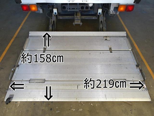 ２３４番　ワイド５６００ボデー　パワーゲート１ｔ　積載３．４　ｔ　総重量７９８０ｋｇ　アルミバン　左電格ミラー　ＨＩＤヘッドライト　バックカメラ　キーレス　ＥＴＣ　車両サイズ７５９Ｘ２４９高３２４　荷台内寸５６０Ｘ２３６高２１６(7枚目)