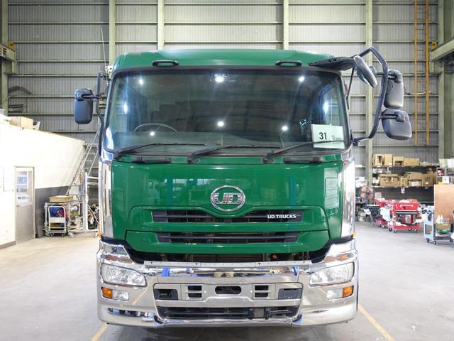 クオン ３１番　一括緩和時１１．５ｔ　後輪エアサス　最大積載量３８５９０ｋｇ（９．６ｔ）トレーラーヘッド　トラクター　オートマ　左電動格納ミラー　ＨＩＤライト　集中ドアロック有り　ＥＴＣ　車両サイズ５５５Ｘ２４９高２９５（6枚目）