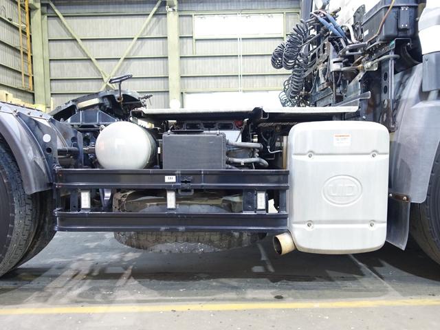 クオン 　９４番　後輪エアサス　最大積載量３８８７０ｋｇ（１１．５ｔ）トレーラーヘッド　トラクター　オートマ　左電動格納ミラー　ＨＩＤライト　集中ドアロック有り　車両サイズ５５５Ｘ２４９高３６２（15枚目）