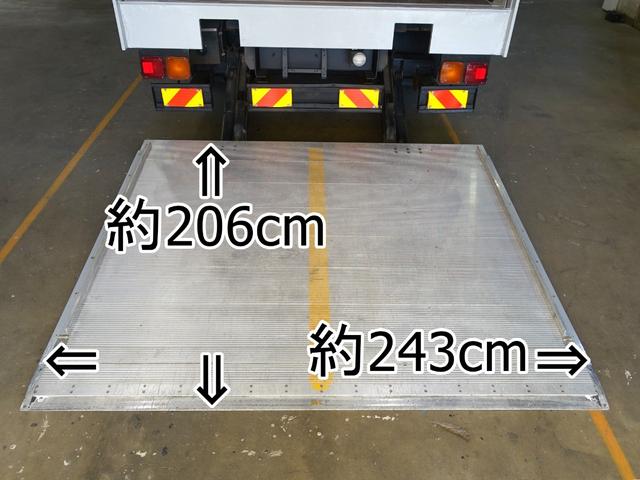 フォワード １９４番　跳上パワーゲート１．５ｔ　ワイド　増トン　積載７．９ｔ　総重量１４１６０ｋｇ　左電動格納ミラー　バックカメラ　ＨＩＤライト　キーレス　ＥＴＣ　アルミウイング　アルミウィング　車両サイズ８１９Ｘ２４９高３２７　荷台内寸５８７Ｘ２４０高２０５（7枚目）