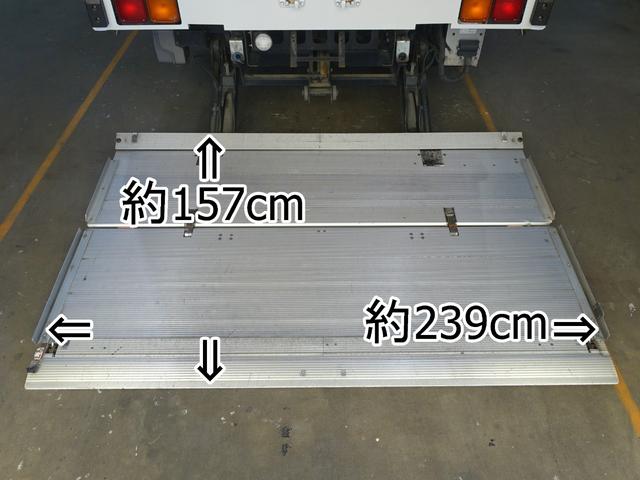 フォワード ２３０番　ワイド　格納パワーゲート１ｔ　後輪エアサス　ベット　増トン　積載６．２ｔ　総重量１３２４０ｋｇ　鉄床　キーレス　左電動格納ミラー　バックカメラ　ＨＩＤライト　アルミウイングアルミウィング　車両サイズ９６５Ｘ２４９高３５３　荷台内寸７１９Ｘ２４０高２３８（7枚目）