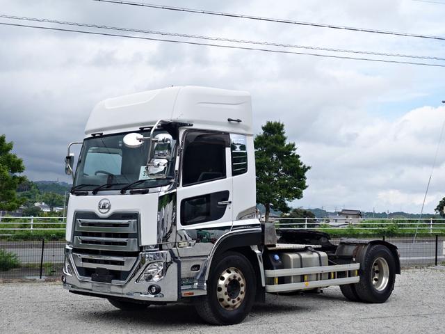 クオン ３７７番　トレーラーヘッド　トラクター　積載３２７４０ｋｇ（９５００）総重量３９６４０ｋｇ（１６４００）キーレス　左電動格納ミラー左右電動角度調整ミラー　後輪エアサス　ベット　車検証サイズ６２７×２４９高３３４（21枚目）