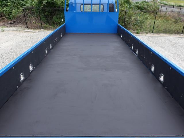 キャンター 　５８５番　積載３．５ｔ　総重量６９５５ｋｇ　荷台床鉄板張り　ワイド超ロング　平ボディー　ＥＴＣ　キーレス　左電動格納ミラー　車検証サイズ６８２幅２２３高２３０　荷台内寸５０１×２０８（10枚目）